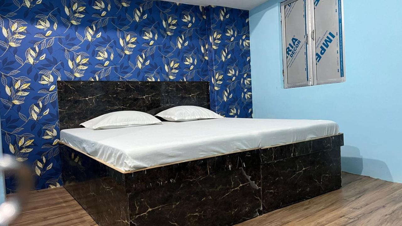 Krishna P. Guest House Varanasi Bagian luar foto