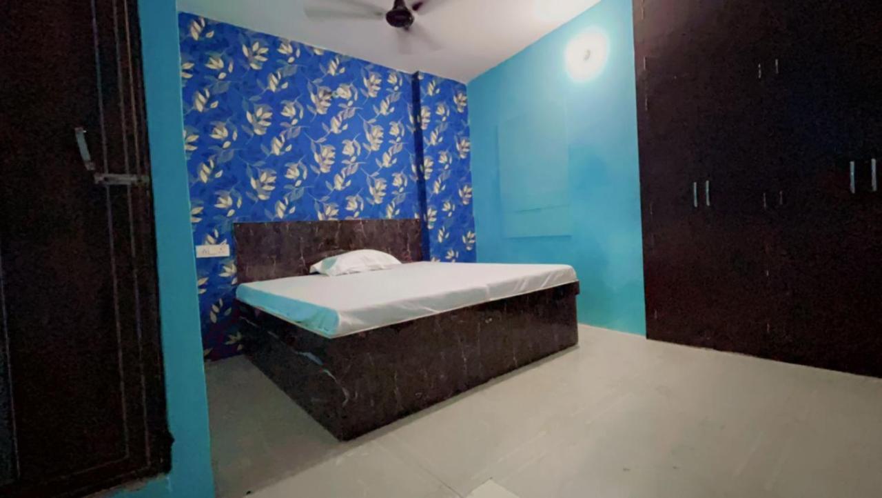 Krishna P. Guest House Varanasi Bagian luar foto