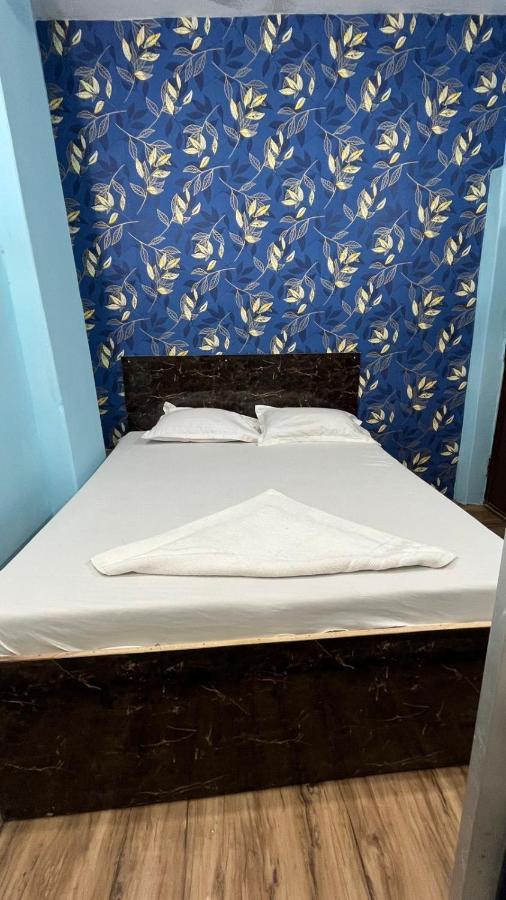 Krishna P. Guest House Varanasi Bagian luar foto