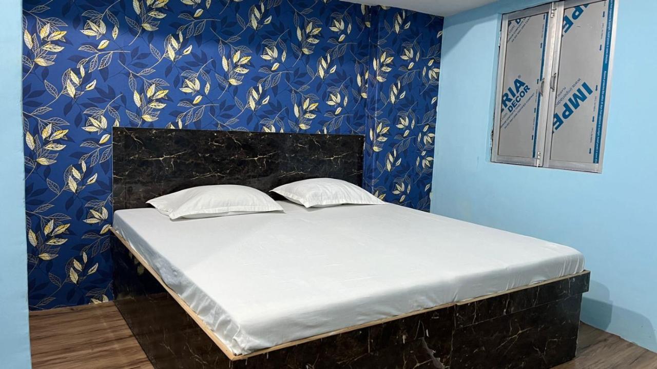 Krishna P. Guest House Varanasi Bagian luar foto