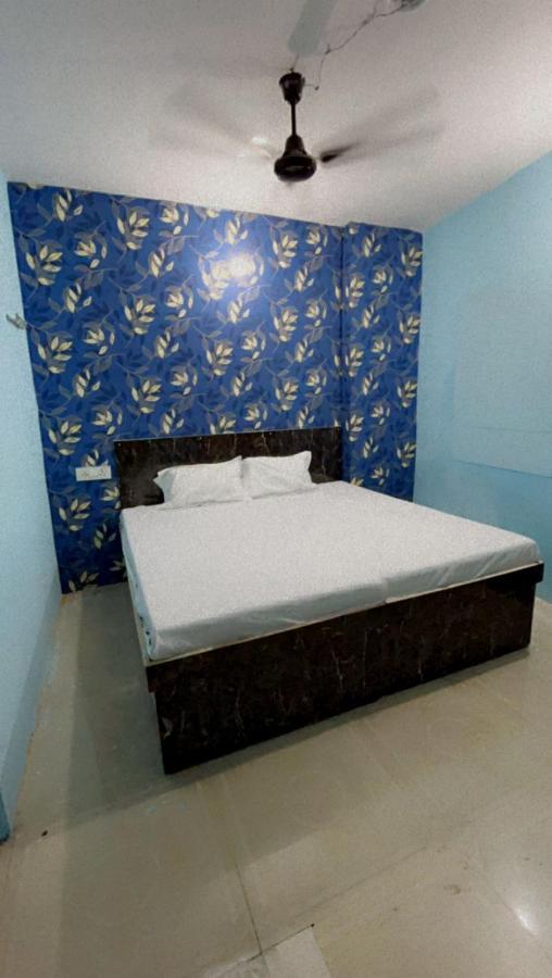 Krishna P. Guest House Varanasi Bagian luar foto
