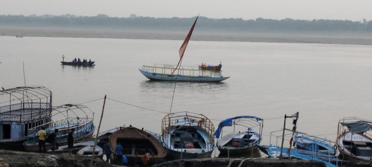 Krishna P. Guest House Varanasi Bagian luar foto