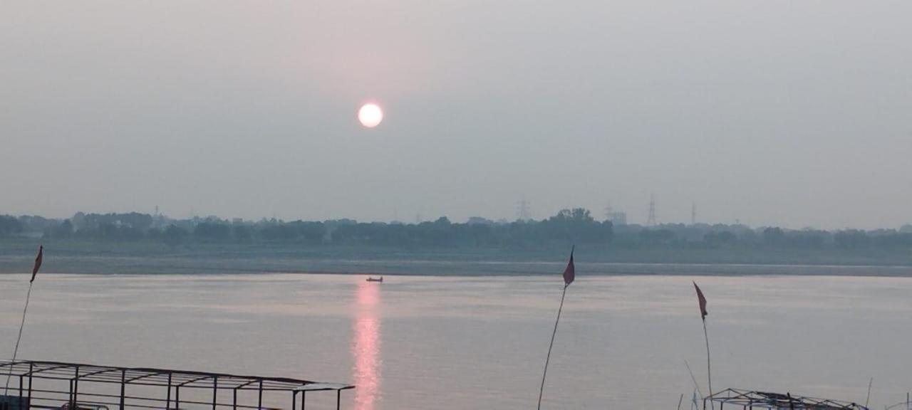 Krishna P. Guest House Varanasi Bagian luar foto