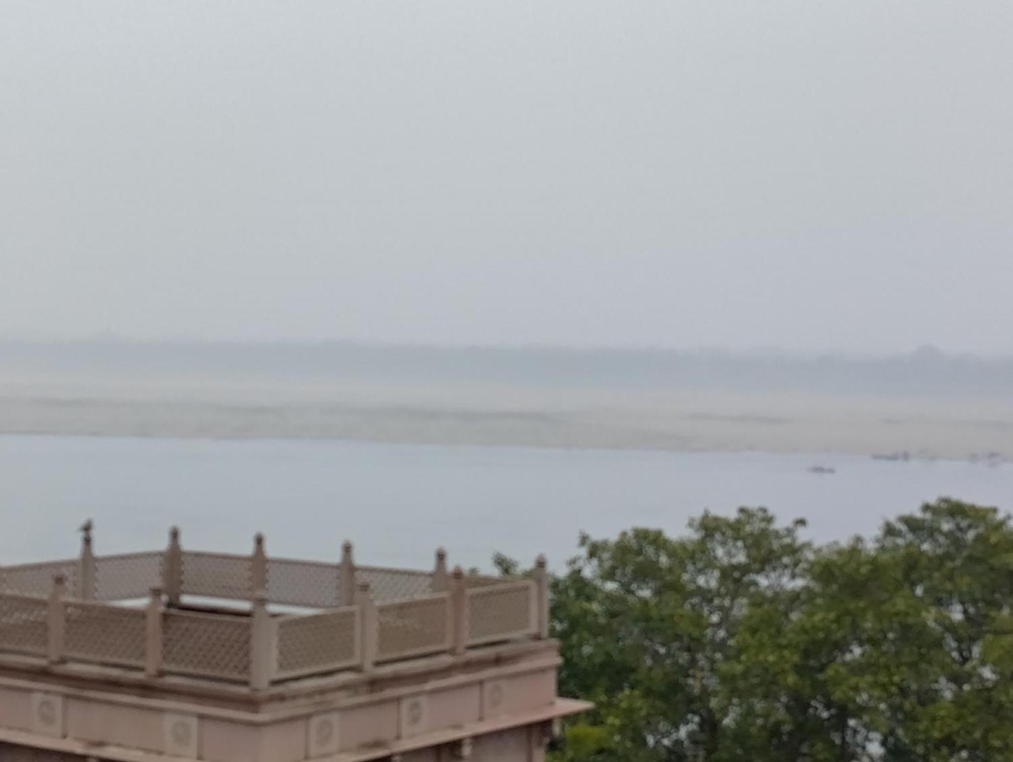 Krishna P. Guest House Varanasi Bagian luar foto