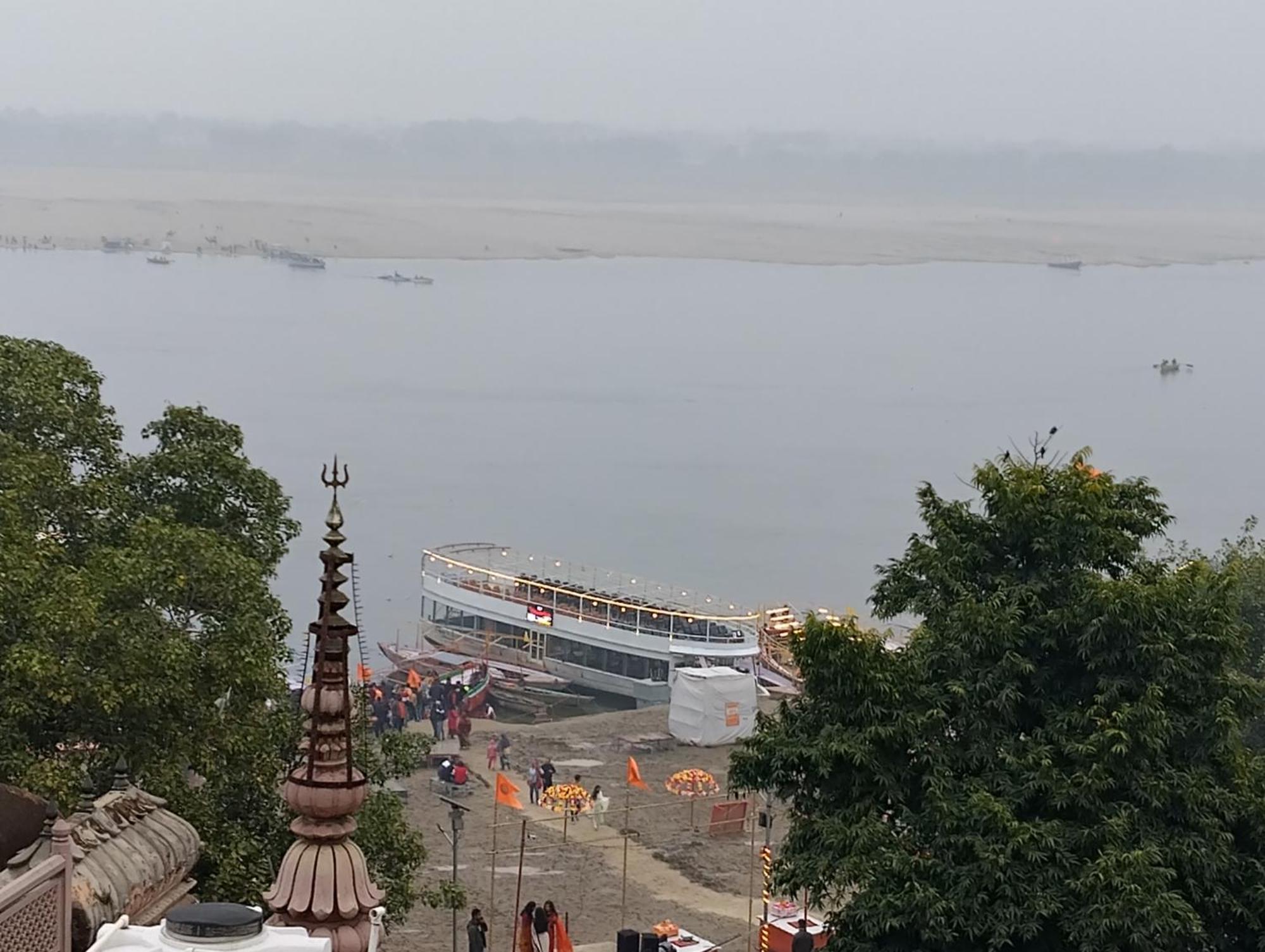 Krishna P. Guest House Varanasi Bagian luar foto
